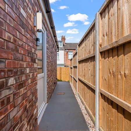 City Centre House, Parking With Ev, Free Wifi, Netflix Coventry Bagian luar foto