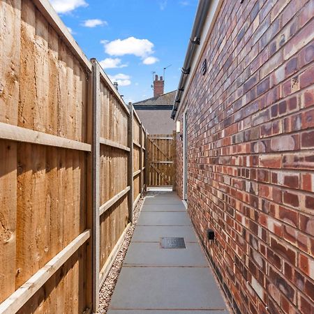 City Centre House, Parking With Ev, Free Wifi, Netflix Coventry Bagian luar foto
