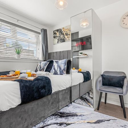City Centre House, Parking With Ev, Free Wifi, Netflix Coventry Bagian luar foto