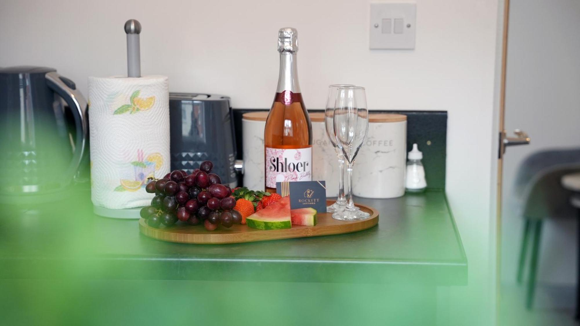 City Centre House, Parking With Ev, Free Wifi, Netflix Coventry Bagian luar foto