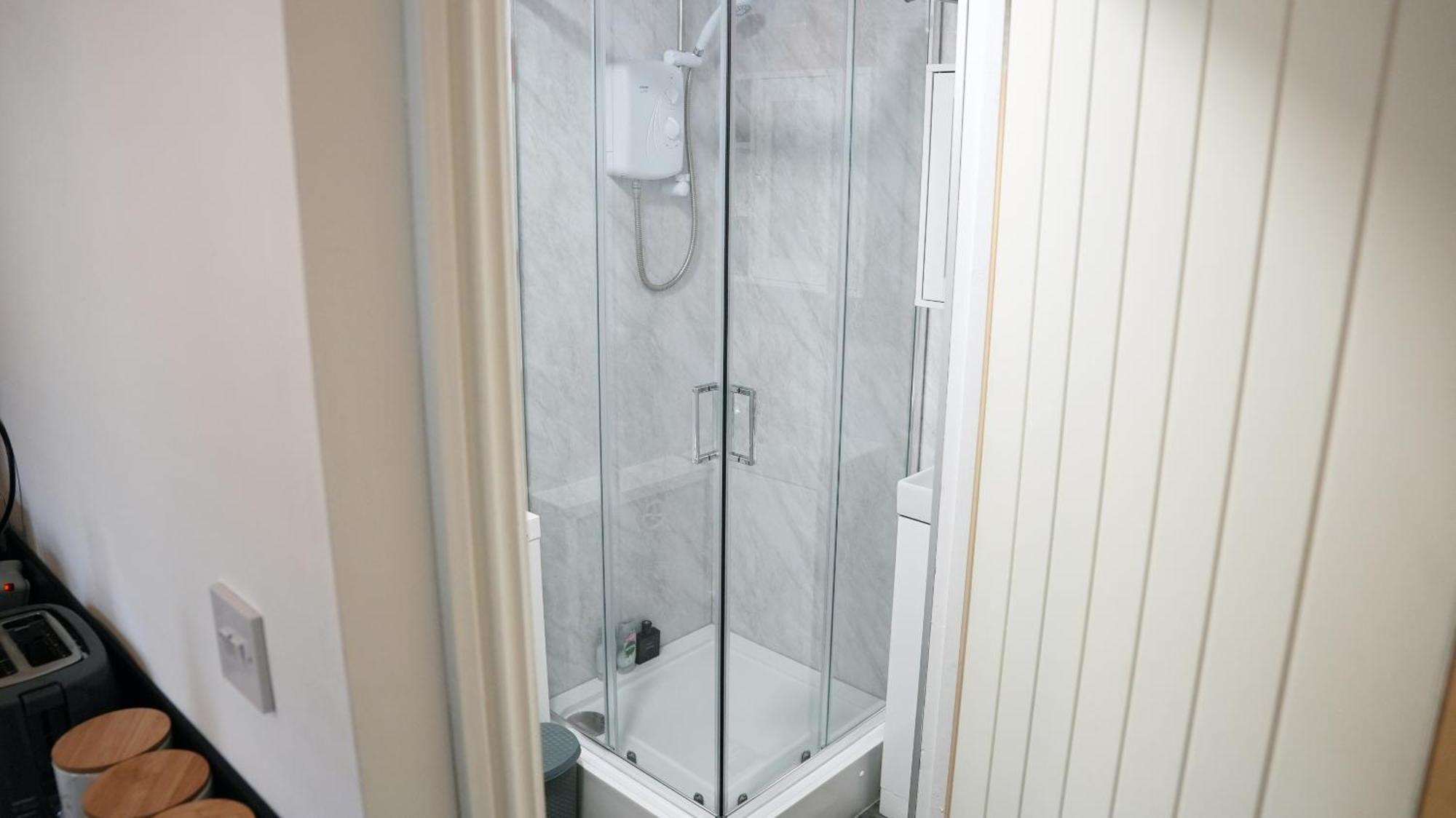 City Centre House, Parking With Ev, Free Wifi, Netflix Coventry Bagian luar foto