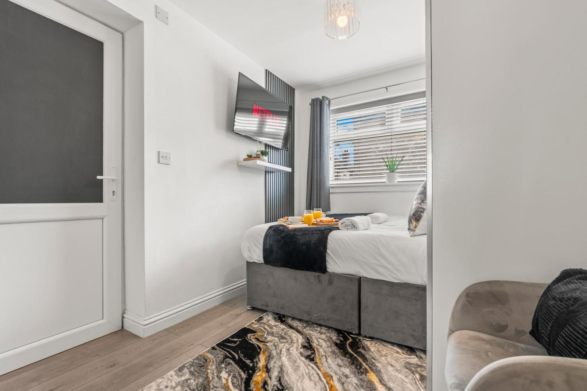 City Centre House, Parking With Ev, Free Wifi, Netflix Coventry Bagian luar foto