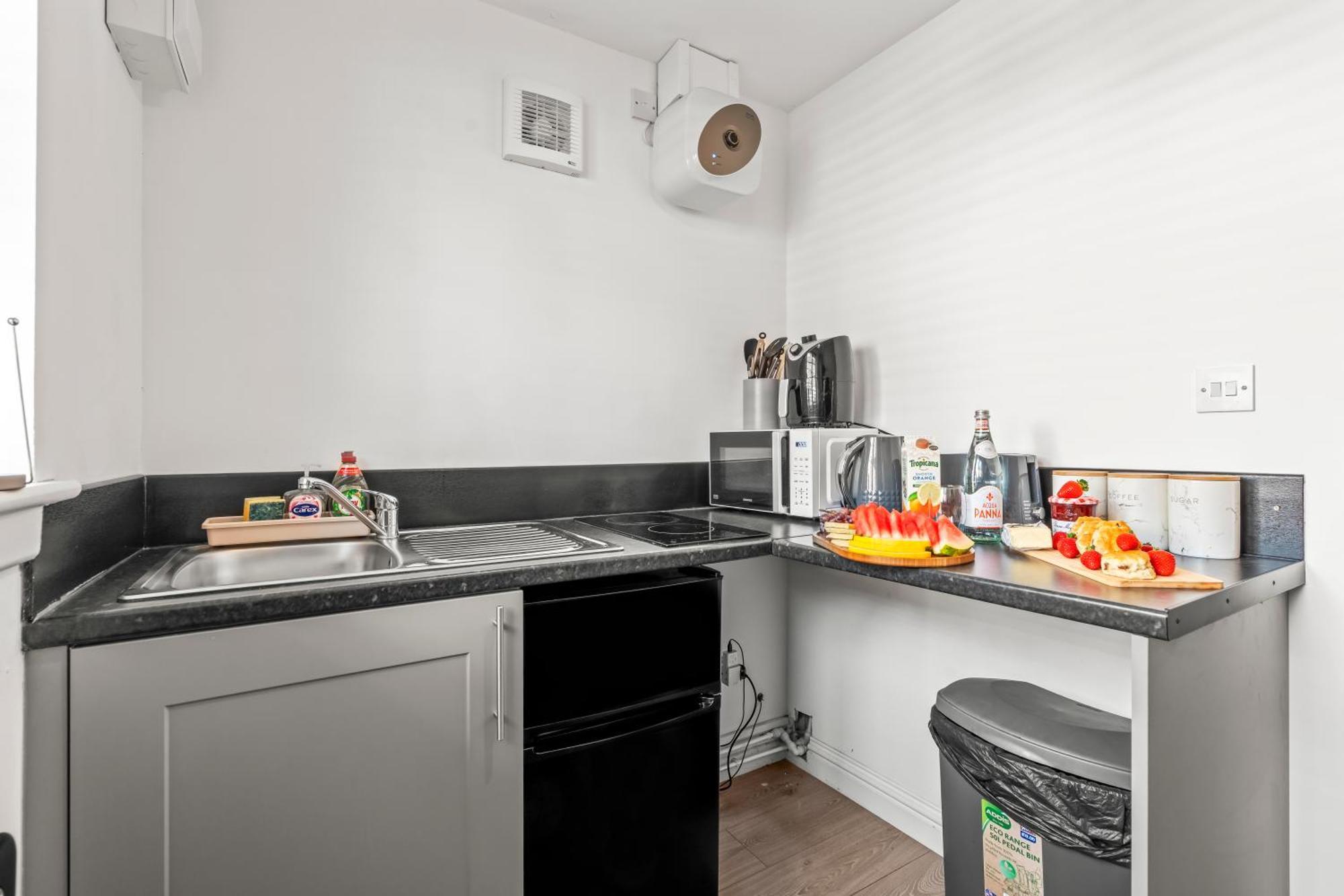 City Centre House, Parking With Ev, Free Wifi, Netflix Coventry Bagian luar foto