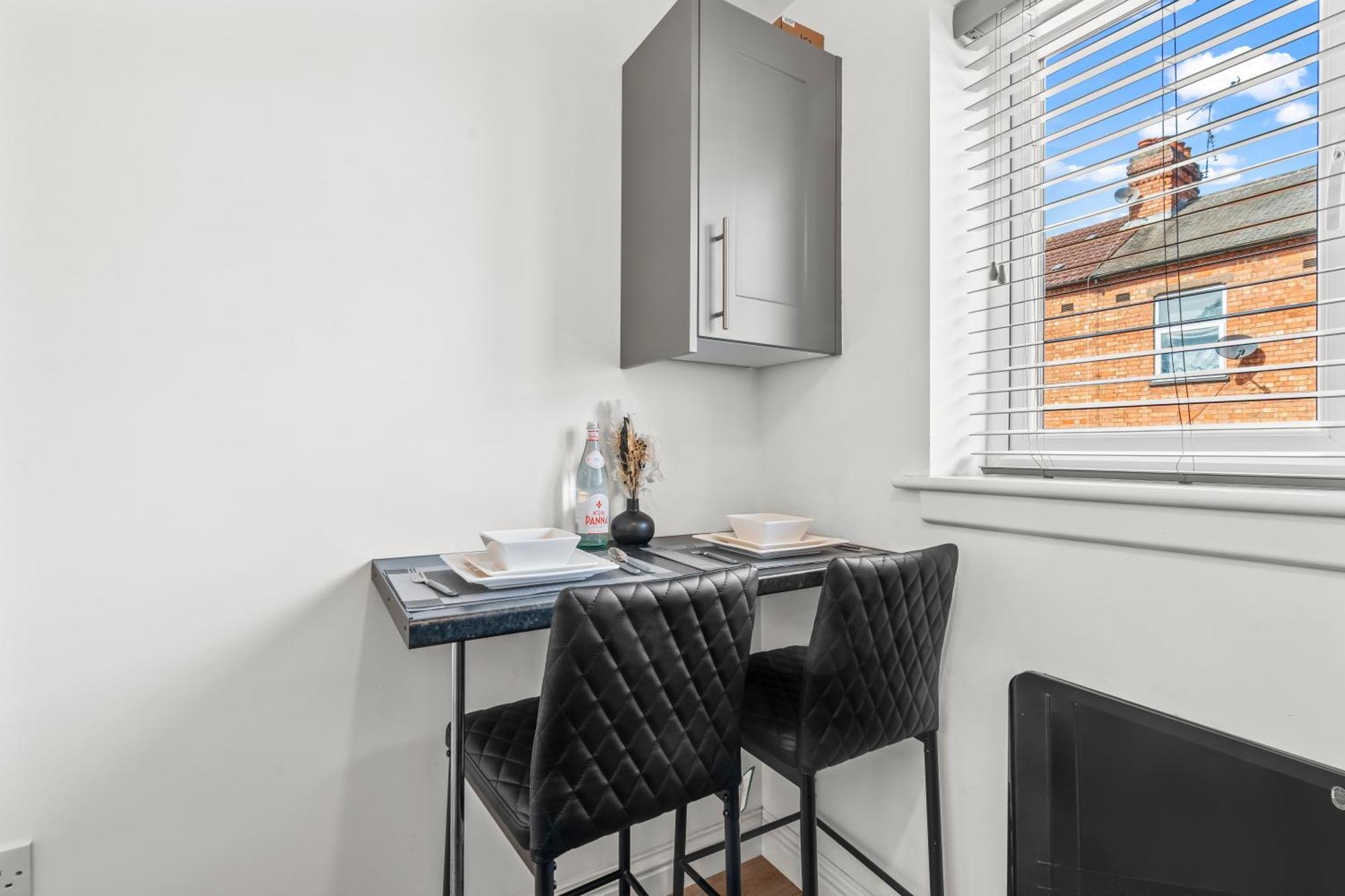 City Centre House, Parking With Ev, Free Wifi, Netflix Coventry Bagian luar foto