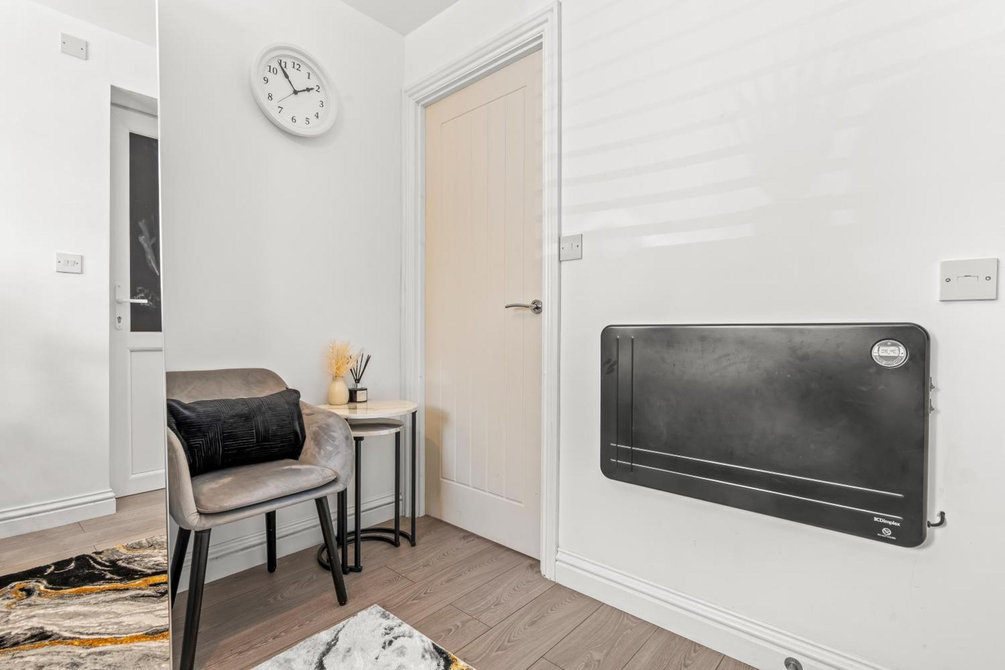 City Centre House, Parking With Ev, Free Wifi, Netflix Coventry Bagian luar foto