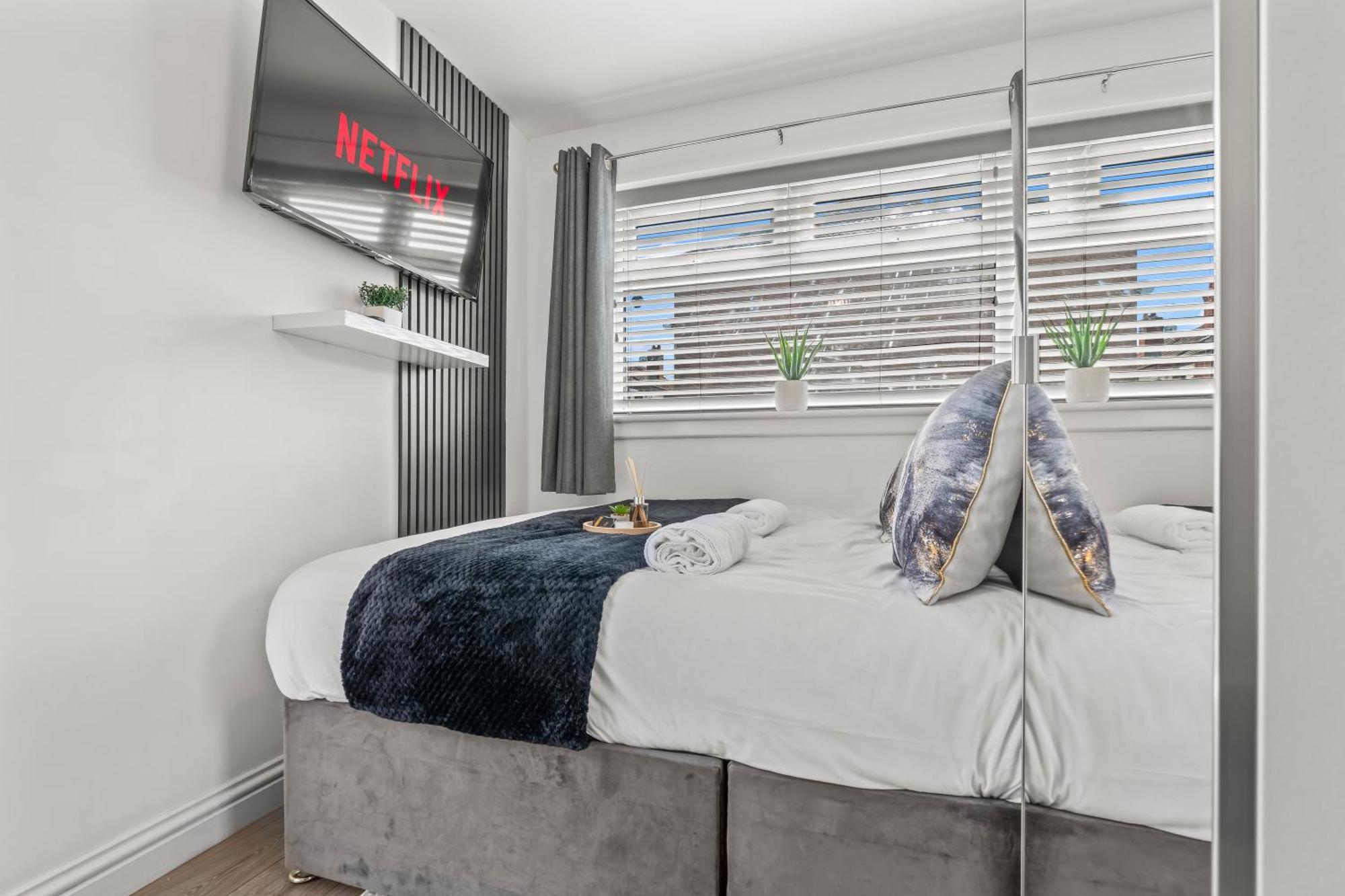 City Centre House, Parking With Ev, Free Wifi, Netflix Coventry Bagian luar foto